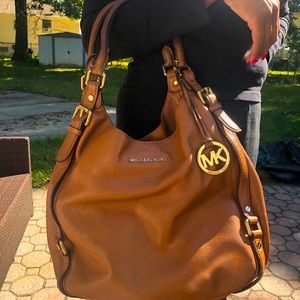 MICHAEL KORS BEDFORD LARGE LEATHER SHOULDER TOTE🤎